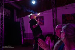 Charmin´ Carmen im Pavillon der IG Kultur in Sindelfingen, am 8.3.2025 aufgenommen von Eberhard Weinmann