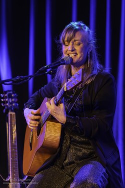 Fotografien vom Konzert mit Christina Lux, aufgenommen am 15.3.2026 im Pavillon der IG Kultur in Sindelfingen von Eberhard Weinmann