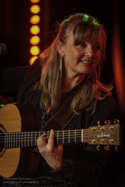 Fotografien vom Konzert mit Christina Lux, aufgenommen am 15.3.2026 im Pavillon der IG Kultur in Sindelfingen von Eberhard Weinmann