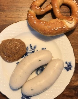 Mit Weisswurst und Brezel